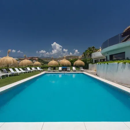 10 Bedrooms New Golden Mile, Marbella Villa *