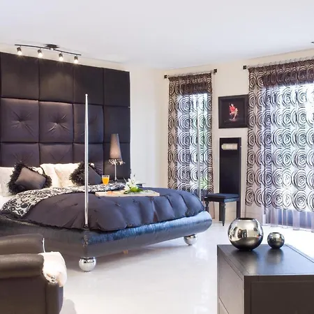 10 Bedrooms New Golden Mile, Marbella
