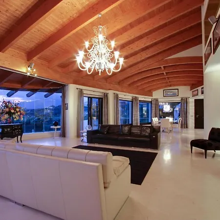 Villa 10 Bedrooms New Golden Mile, Marbella Estepona