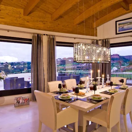 10 Bedrooms New Golden Mile, Marbella Villa Estepona