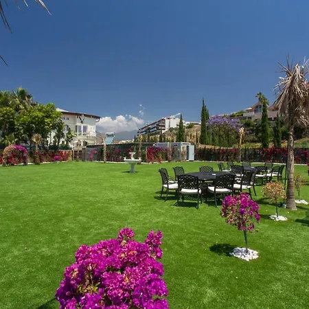 10 Bedrooms New Golden Mile, Marbella