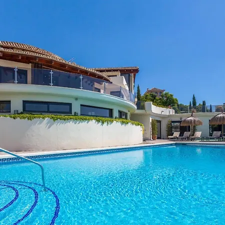 10 Bedrooms New Golden Mile, Marbella Villa *