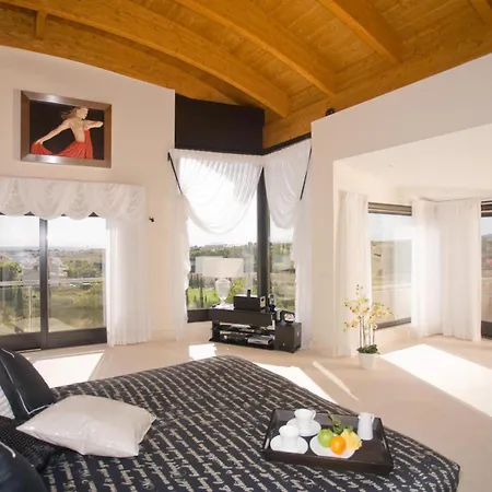 Villa 10 Bedrooms New Golden Mile, Marbella