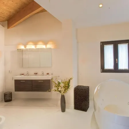 Villa 10 Bedrooms New Golden Mile, Marbella